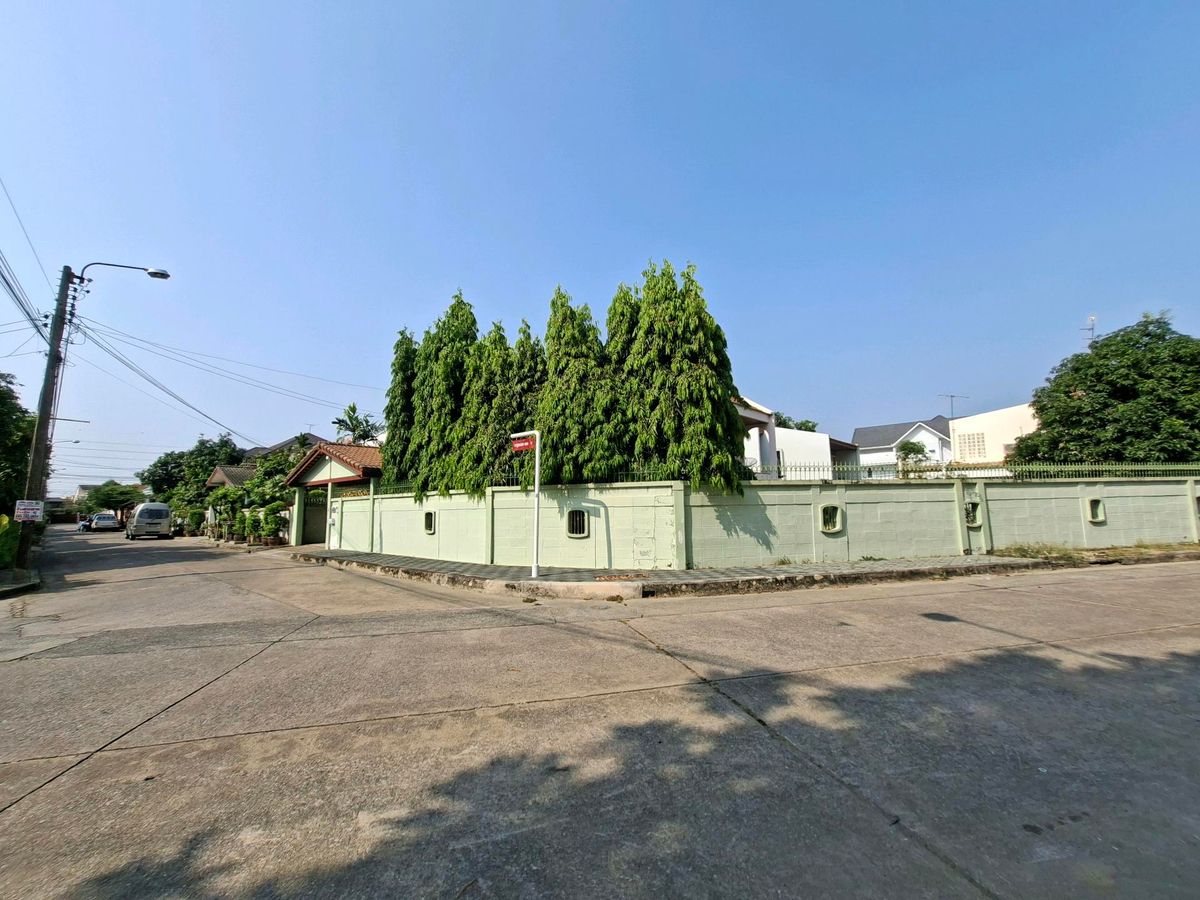 ขายบ้านพัฒนาการ ศรีนครินทร์ : 🏡ที่ดินพร้อมสิ่งปลูกสร้าง 138 ตรว. หลังมุม ถนน2ด้าน 400ม.จากถนนพัฒนาการ เดินทางง่ายไปศรีนครินทร์-อ่อนนุช-สุขุมวิท 📞0994152664, 0803696366