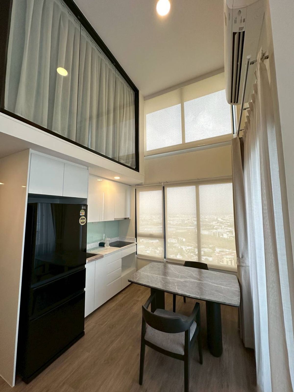 ให้เช่าคอนโดพระราม 9 เพชรบุรีตัดใหม่ RCA : Siamese Rama 9 – Modern 2 Bedroom Condo with Moft Room, Prime CBD Living-For Rent & Sale
