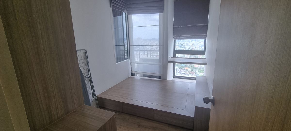 For SaleCondoLadprao, Central Ladprao : The Issara Ladprao, corner room, beautiful city view, good location, near MRT Lat Phrao