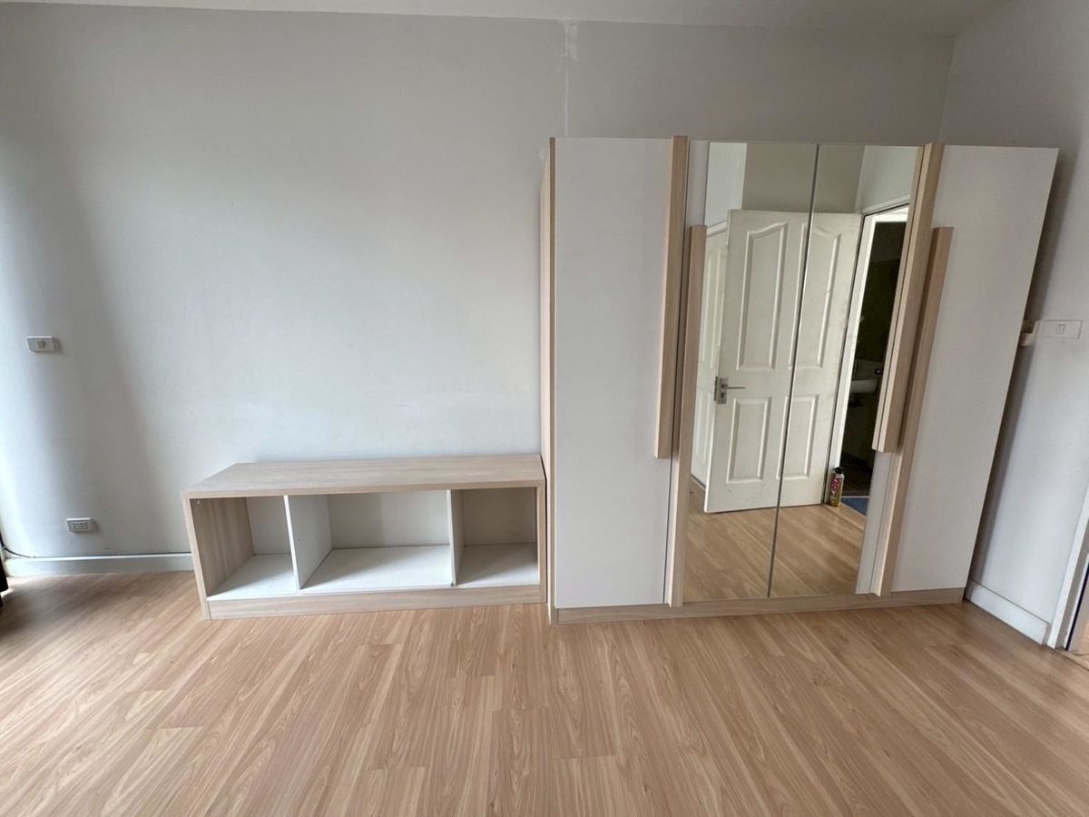 ขายทาวน์โฮมนวมินทร์ รามอินทรา : ทาวน์โฮม 3 ชั้น หมู่บ้านกรีนิช รามอินทรา เฟอร์ฯครบ พร้อมอยู่ ทำเลดีที่สุดในโครงการ ติดถนนใหญ่รามอินทรา  ด่วนราคาพิเศษ ต่อรองได้