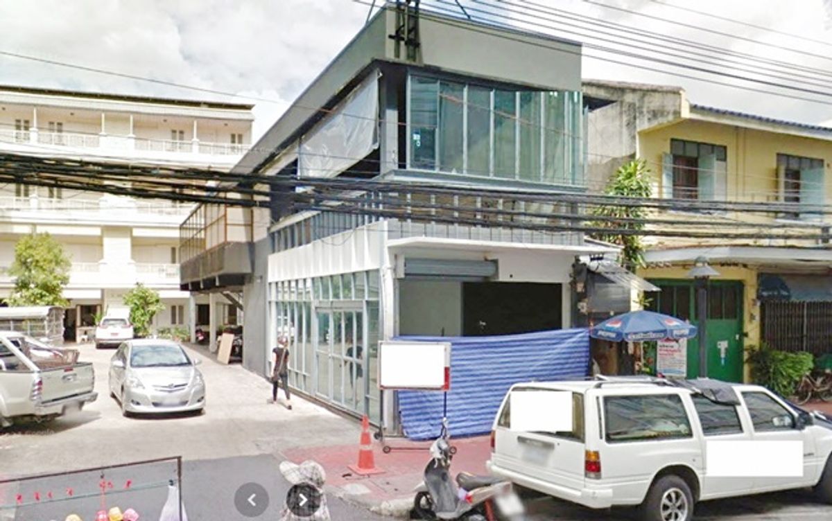 For RentShop HouseYaowarat, Banglamphu : Khao San, Sao Chingcha area, MRT Sam Yot 700 m. 1st-floor commercial building for rent