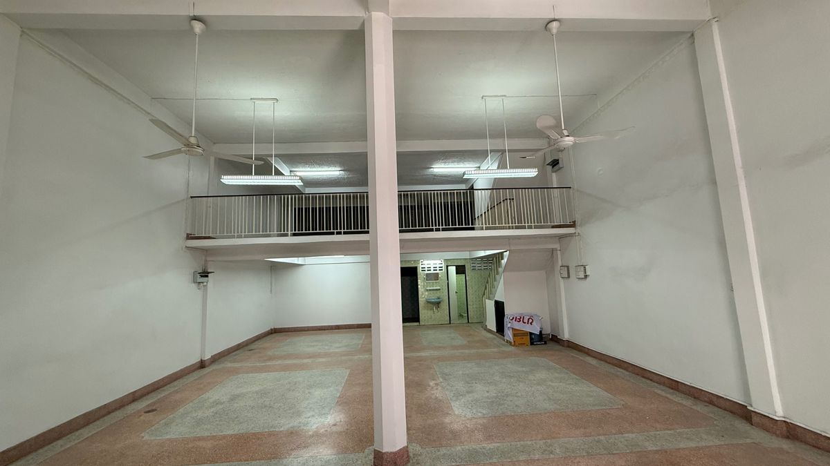 For SaleShop HousePinklao, Charansanitwong : Selling a commercial building Soi Charan Sanitwong 66/1