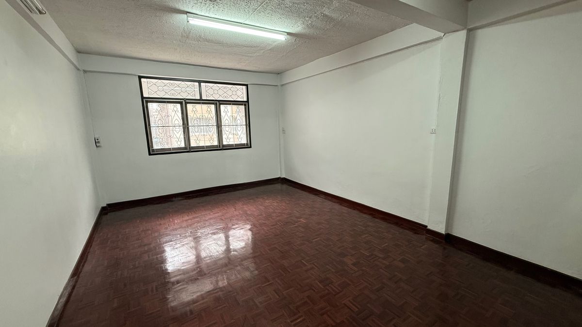 For SaleShop HousePinklao, Charansanitwong : Selling a commercial building Soi Charan Sanitwong 66/1