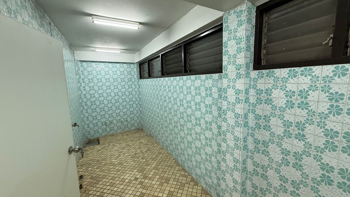 For SaleShop HousePinklao, Charansanitwong : Selling a commercial building Soi Charan Sanitwong 66/1