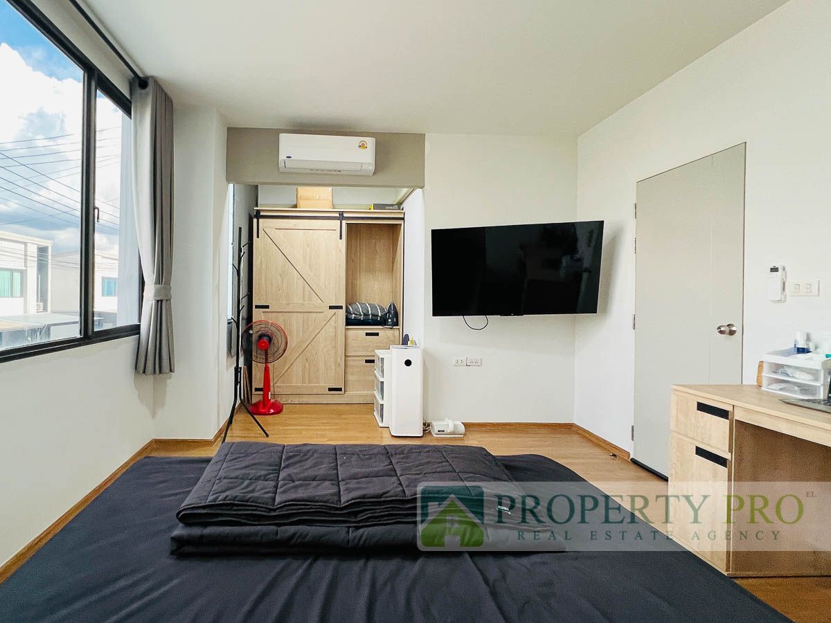 ขายทาวน์โฮมปทุมธานี รังสิต ธรรมศาสตร์ : ขาย บ้าน Pleno ติวานนท์ ทาวน์โฮม 2 ชั้น 3 ห้องนอน 18 ตรว 106 ตรม ใกล้ บางกะดี รังสิต ศรีสมาน ดอนเมือง : EL25S-009