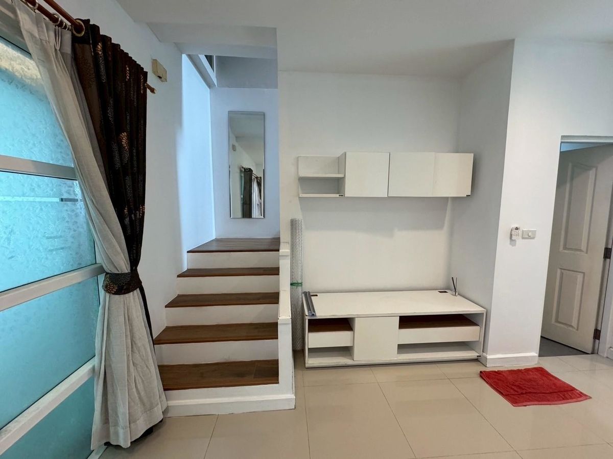 ขายทาวน์โฮมนวมินทร์ รามอินทรา : ทาวน์โฮม 3 ชั้น หมู่บ้านกรีนิช รามอินทรา เฟอร์ฯครบ พร้อมอยู่ ทำเลดีที่สุดในโครงการ ติดถนนใหญ่รามอินทรา  ด่วนราคาพิเศษ ต่อรองได้