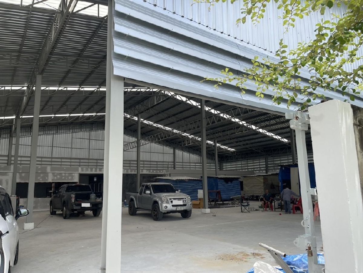 For RentWarehouseSamut Prakan,Samrong : For Rent for rent in Bang Pla Bang Phli Factory / Soi Bang Pla 2 / Usable area 456 square meters / Epoxy flooring / trailer