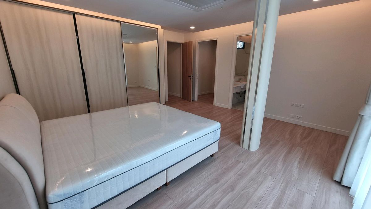 ให้เช่าทาวน์โฮมสุขุมวิท อโศก ทองหล่อ : ให้เช่า ทาวน์เฮ้าส์ 2 ชั้น ยูนิตมุม พื้นที่ 230 ตารางเมตร ทำเล พร้อมพงษ์ – ทองหล่อ