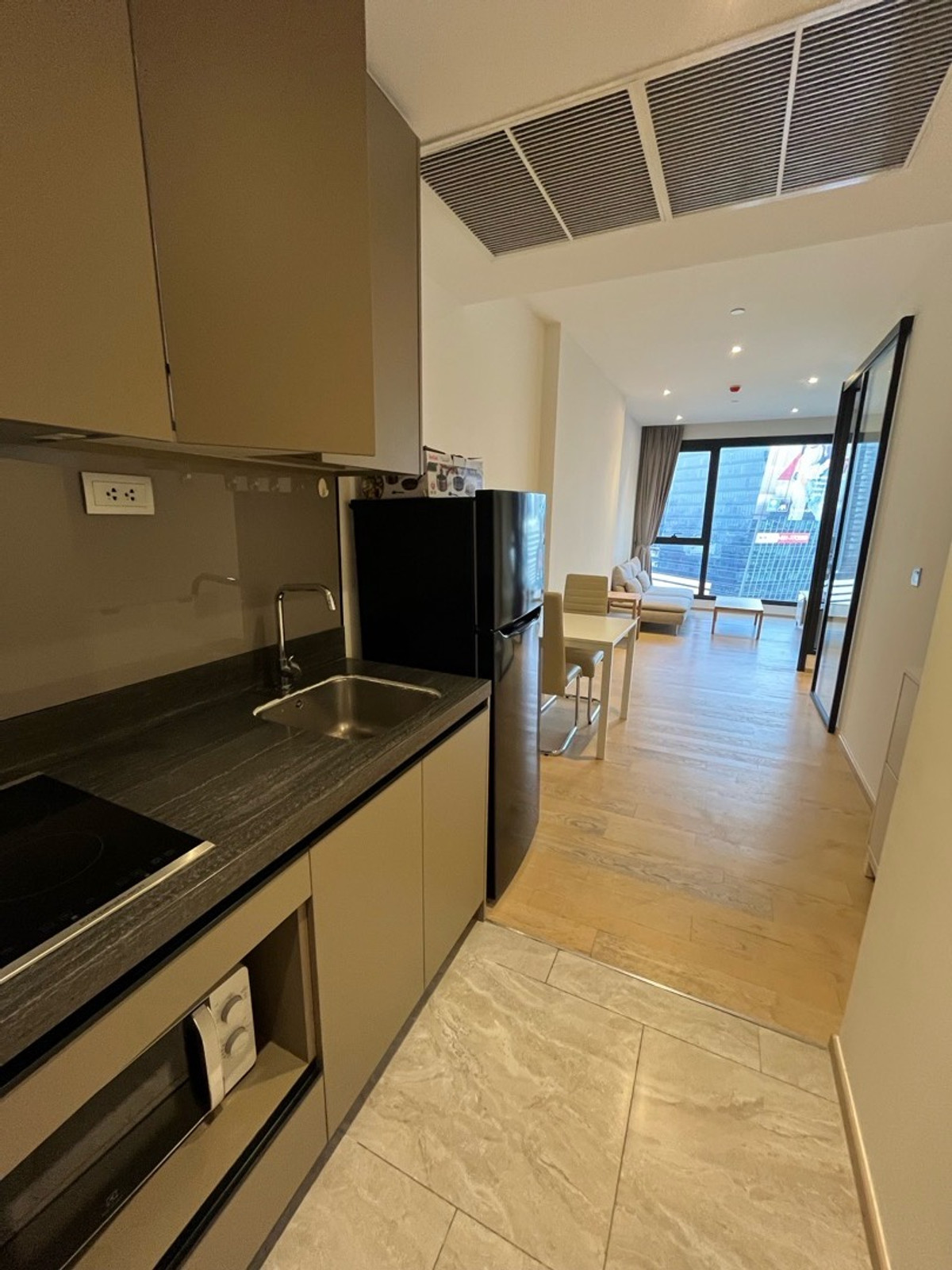 ให้เช่าคอนโดพระราม 9 เพชรบุรีตัดใหม่ RCA : for RENT : Ashton Asoke-Rama 9 คอนโดหรู ห้องน่าอยู่ ติด MRT  รีบโทรนะ 095-3905490