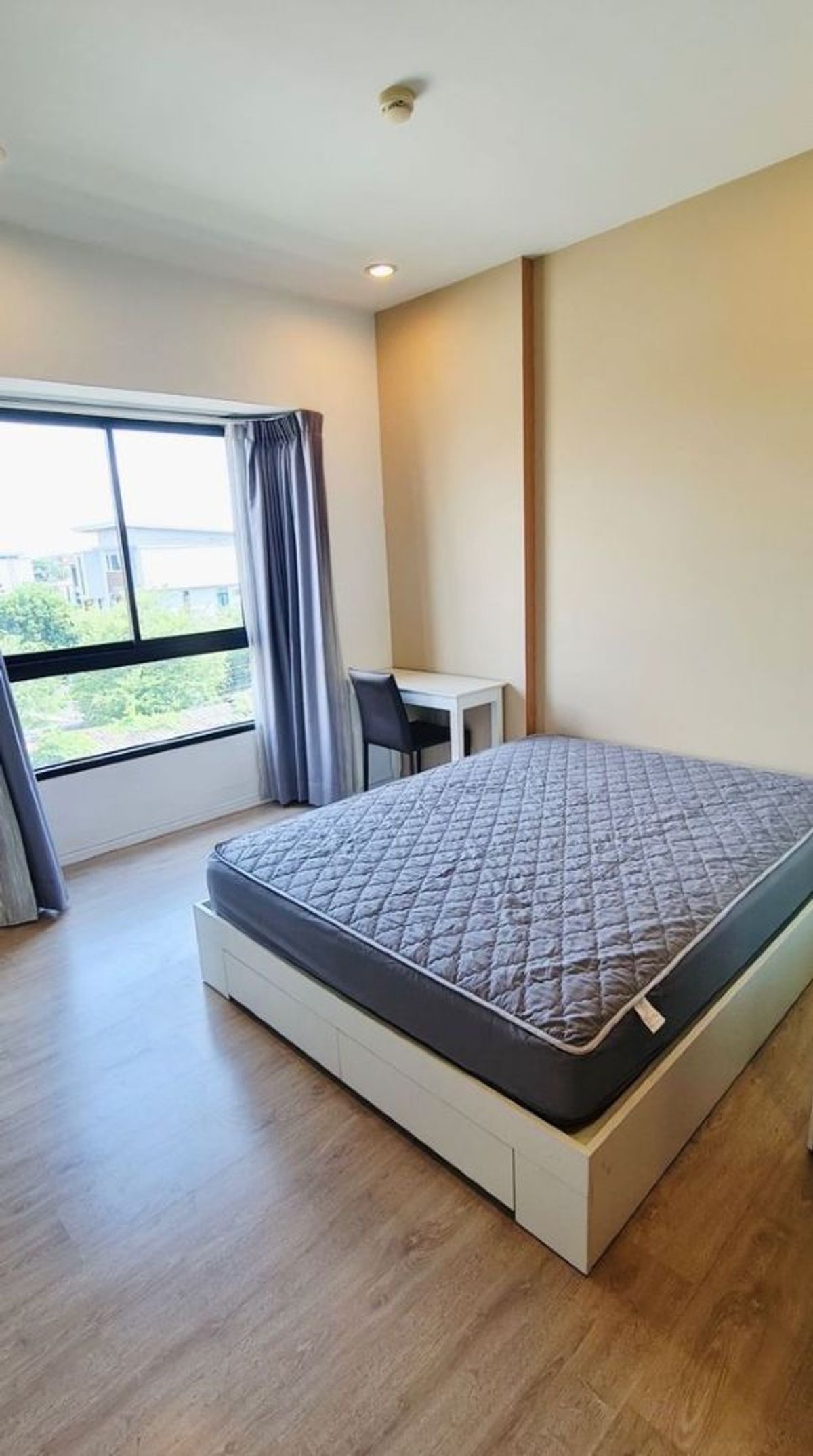 For SaleCondoPattanakan, Srinakarin : Condo for sale in Rama 9, 4th floor, complete furniture, ready to stay, good location, convenient to travel