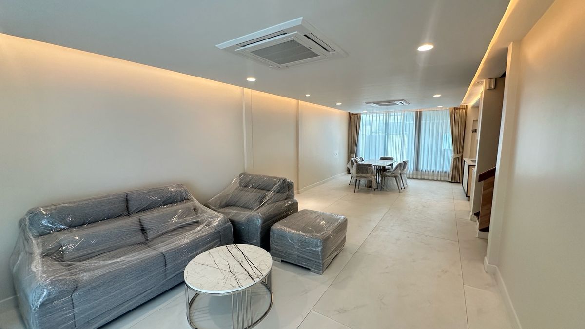 ให้เช่าทาวน์โฮมสุขุมวิท อโศก ทองหล่อ : ให้เช่า ทาวน์เฮ้าส์ 2 ชั้น  พื้นที่ 230 ตารางเมตร ทำเล พร้อมพงษ์ – ทองหล่อ