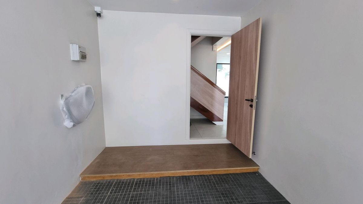 ให้เช่าทาวน์โฮมสุขุมวิท อโศก ทองหล่อ : ให้เช่า ทาวน์เฮ้าส์ 2 ชั้น ยูนิตมุม พื้นที่ 230 ตารางเมตร ทำเล พร้อมพงษ์ – ทองหล่อ