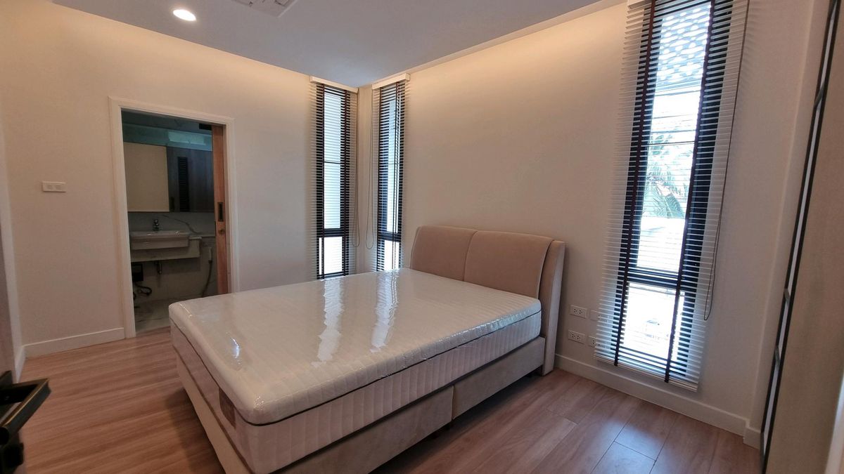 ให้เช่าทาวน์โฮมสุขุมวิท อโศก ทองหล่อ : ให้เช่า ทาวน์เฮ้าส์ 2 ชั้น ยูนิตมุม พื้นที่ 230 ตารางเมตร ทำเล พร้อมพงษ์ – ทองหล่อ