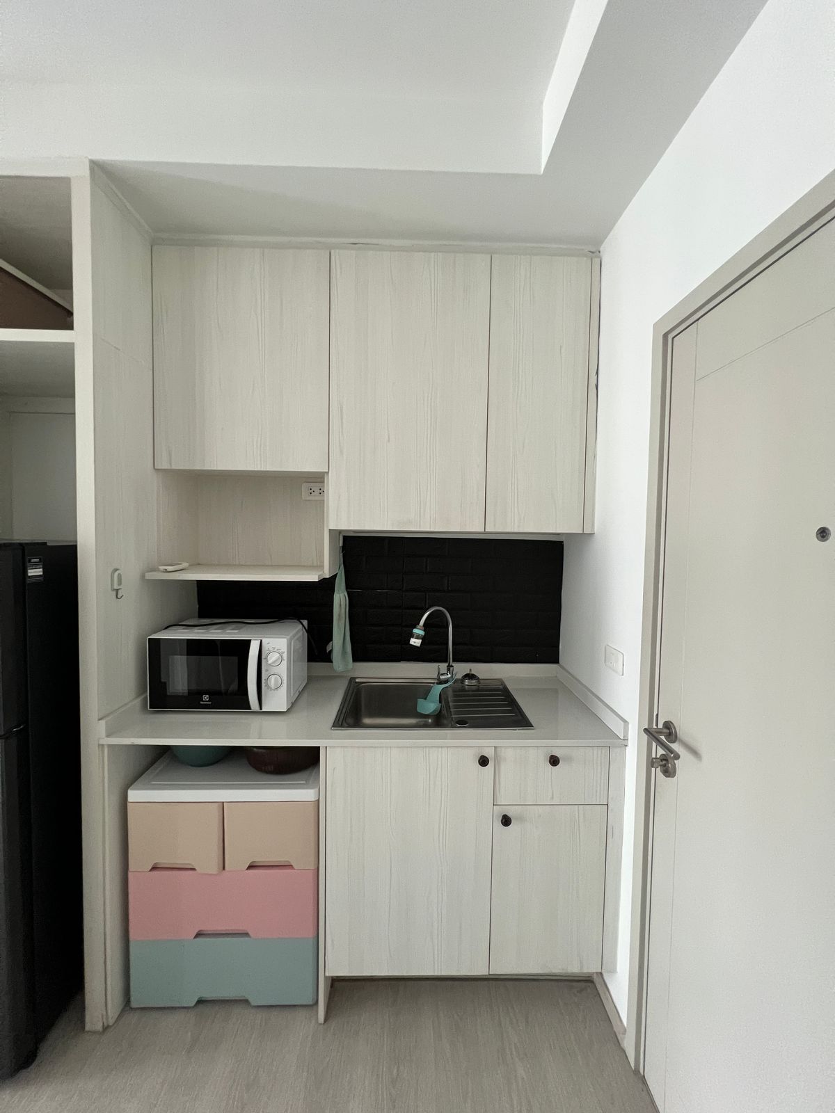 ขายคอนโดบางซื่อ วงศ์สว่าง เตาปูน : ขาย แชปเตอร์วัน ชายน์ บางโพ ห้องสวย วิวดี เดินทางสะดวก มีพื้นที่เยอะ อยู่สบาย สิ่งอำนวยความสะดวกครบเดินทางสะดวก มี 7-11 อยู่ใกล้ MRT บางโพ / รพ. บางโพเพียง 600 เมตร