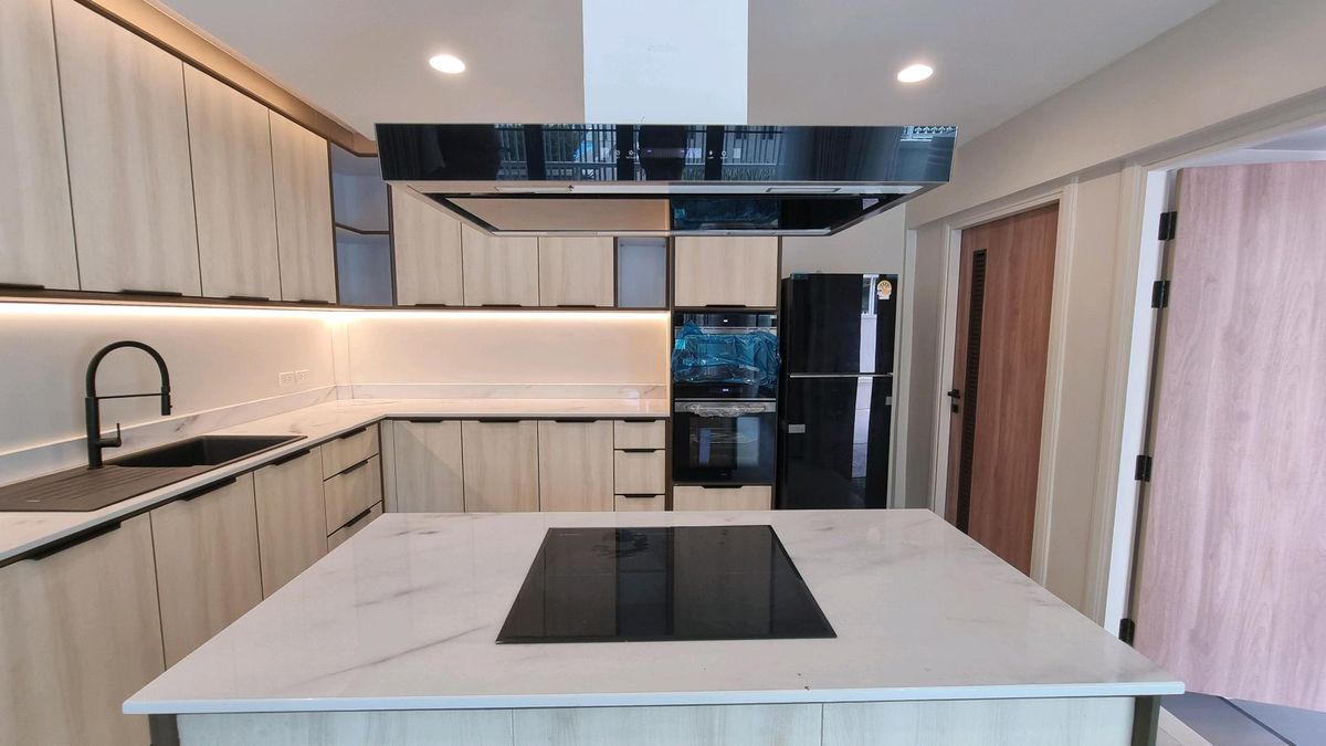 ให้เช่าทาวน์โฮมสุขุมวิท อโศก ทองหล่อ : ให้เช่า ทาวน์เฮ้าส์ 2 ชั้น ยูนิตมุม พื้นที่ 230 ตารางเมตร ทำเล พร้อมพงษ์ – ทองหล่อ