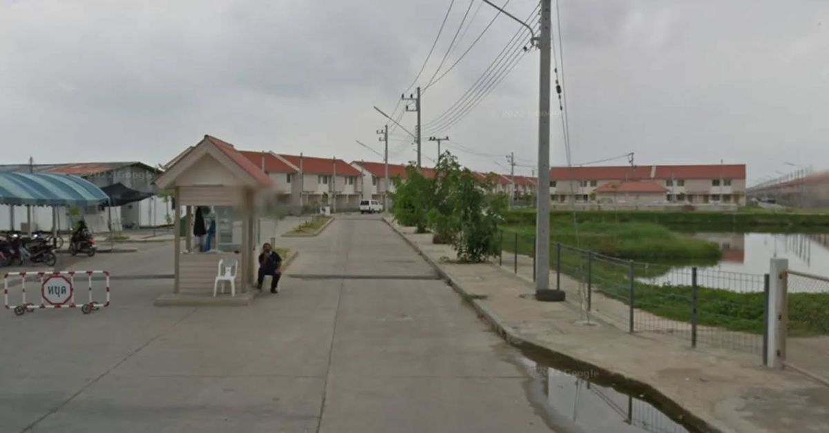 ขายทาวน์โฮมปทุมธานี รังสิต ธรรมศาสตร์ : ทาวน์เฮ้าส์ 2 ชั้น 2 หลังติดกัน หมู่บ้านเอื้ออาทร รังสิต-คลอง 9 ปทุมธานี - 0022TH