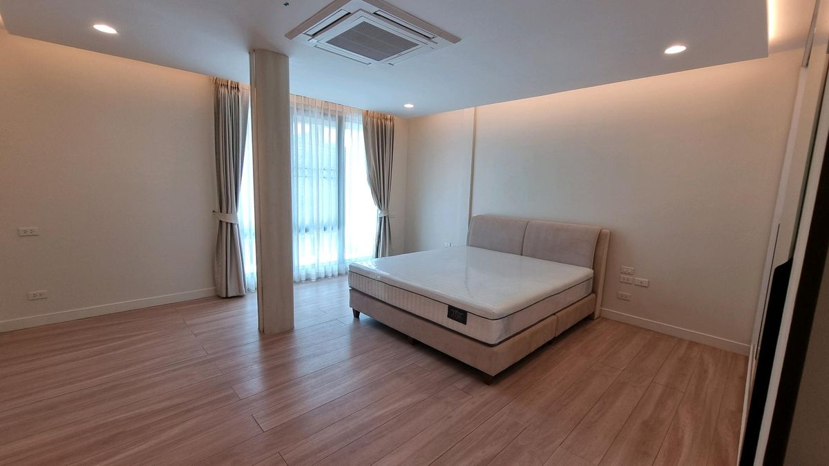 ให้เช่าทาวน์โฮมสุขุมวิท อโศก ทองหล่อ : ให้เช่า ทาวน์เฮ้าส์ 2 ชั้น ยูนิตมุม พื้นที่ 230 ตารางเมตร ทำเล พร้อมพงษ์ – ทองหล่อ