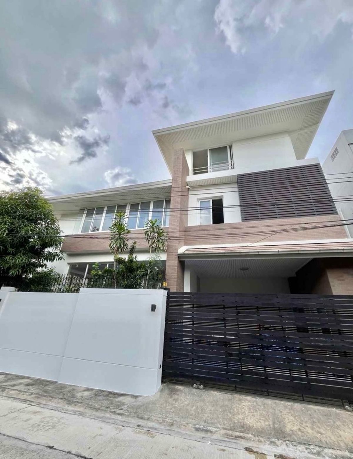 ให้เช่าบ้านรัชดา ห้วยขวาง : ✨🏡 บ้านหรู 3 ชั้นให้เช่า | Luxury 3-storey House for Rent