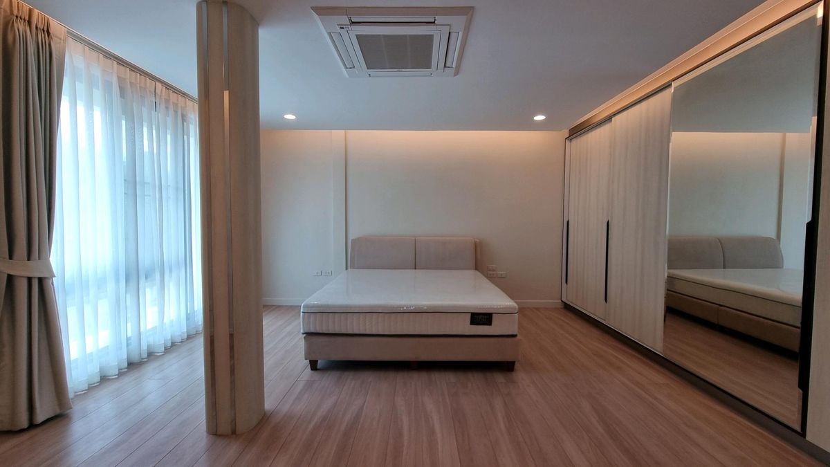 ให้เช่าทาวน์โฮมสุขุมวิท อโศก ทองหล่อ : ให้เช่า ทาวน์เฮ้าส์ 2 ชั้น ยูนิตมุม พื้นที่ 230 ตารางเมตร ทำเล พร้อมพงษ์ – ทองหล่อ