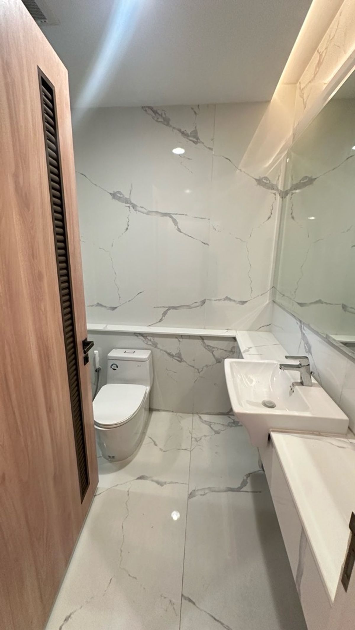 ให้เช่าทาวน์โฮมสุขุมวิท อโศก ทองหล่อ : ให้เช่า ทาวน์เฮ้าส์ 2 ชั้น  พื้นที่ 230 ตารางเมตร ทำเล พร้อมพงษ์ – ทองหล่อ