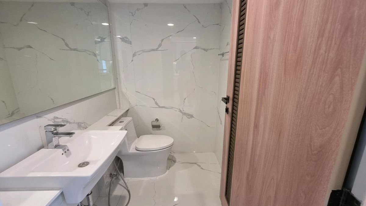 ให้เช่าทาวน์โฮมสุขุมวิท อโศก ทองหล่อ : ให้เช่า ทาวน์เฮ้าส์ 2 ชั้น ยูนิตมุม พื้นที่ 230 ตารางเมตร ทำเล พร้อมพงษ์ – ทองหล่อ