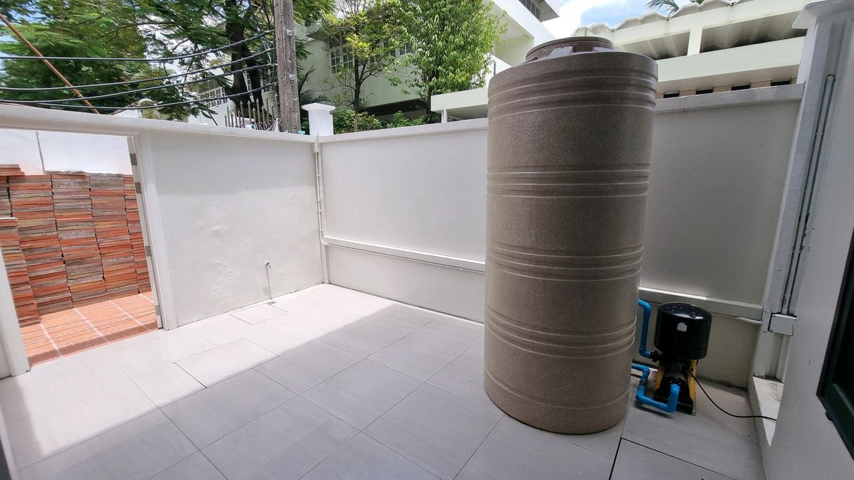 ให้เช่าทาวน์โฮมสุขุมวิท อโศก ทองหล่อ : ให้เช่า ทาวน์เฮ้าส์ 2 ชั้น ยูนิตมุม พื้นที่ 230 ตารางเมตร ทำเล พร้อมพงษ์ – ทองหล่อ