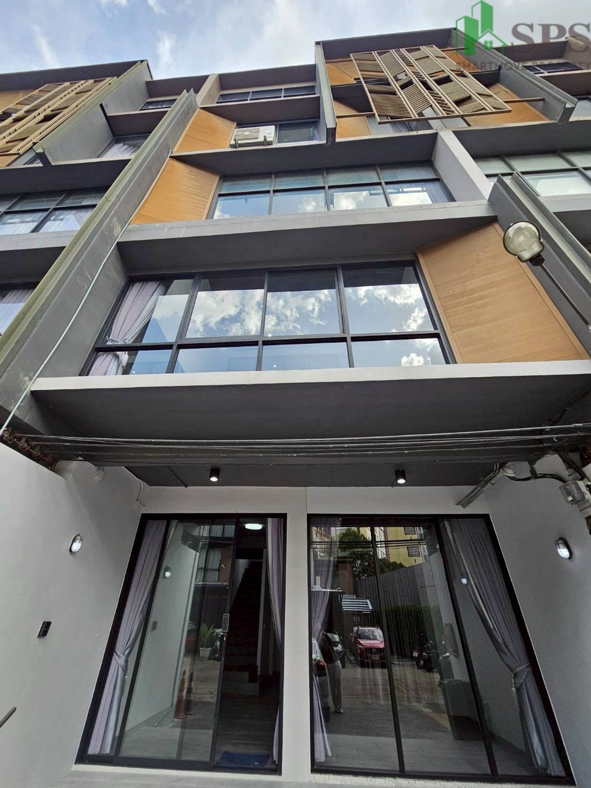 ให้เช่าโฮมออฟฟิศอ่อนนุช อุดมสุข : Home Office for Rent – Sukhumvit 77 ให้เช่า Home Office 4 ชั้นครึ่ง สไตล์ Luxury Modern Loft สุขุมวิท77  (SPSP625)