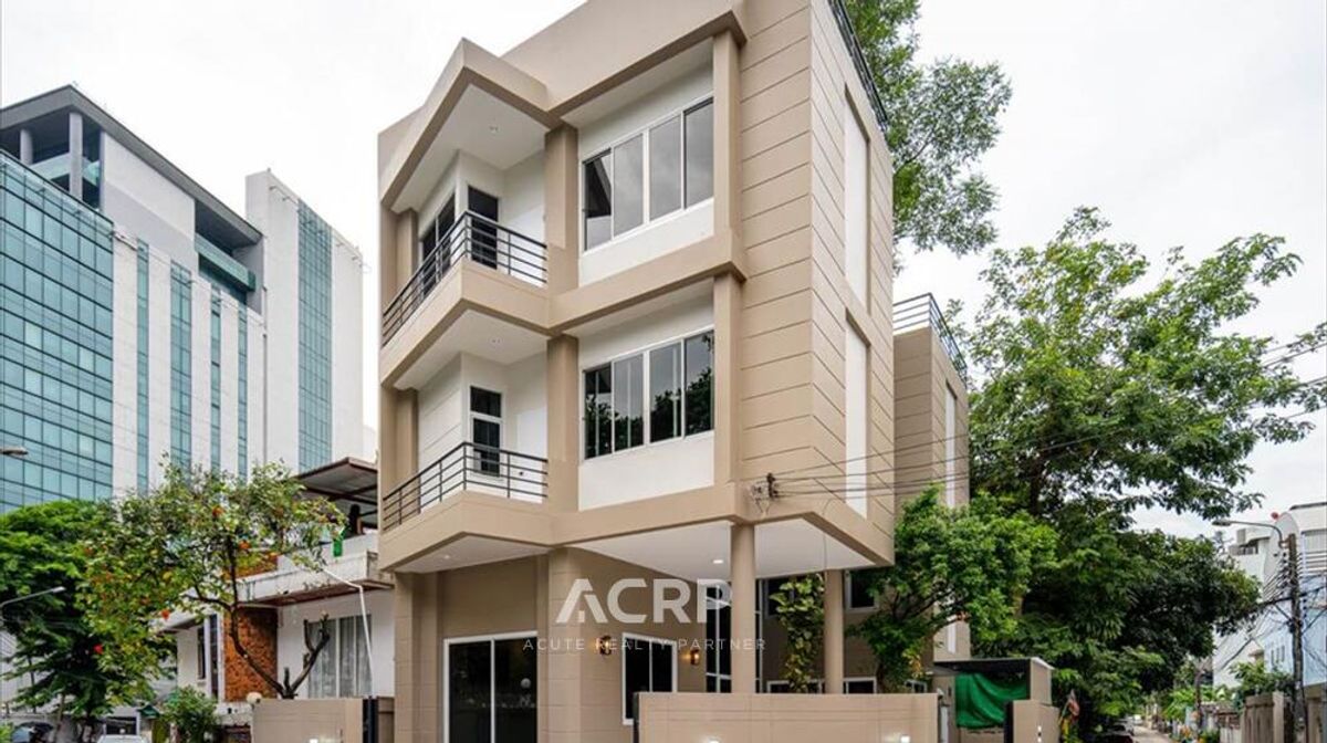 ขายบ้านวิภาวดี ดอนเมือง หลักสี่ : ขายบ้านเดี่ยวรีโนเวทใหม่ 3 ชั้น วิภาวดี รังสิต 5 แยก 6 ใกล้ MRT จตุจักร และ BTS หมอชิต
