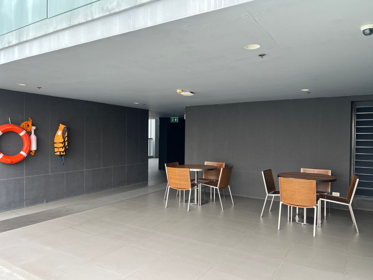 ขายคอนโดบางซื่อ วงศ์สว่าง เตาปูน : ขาย แชปเตอร์วัน ชายน์ บางโพ ห้องสวย วิวดี เดินทางสะดวก มีพื้นที่เยอะ อยู่สบาย สิ่งอำนวยความสะดวกครบเดินทางสะดวก มี 7-11 อยู่ใกล้ MRT บางโพ / รพ. บางโพเพียง 600 เมตร