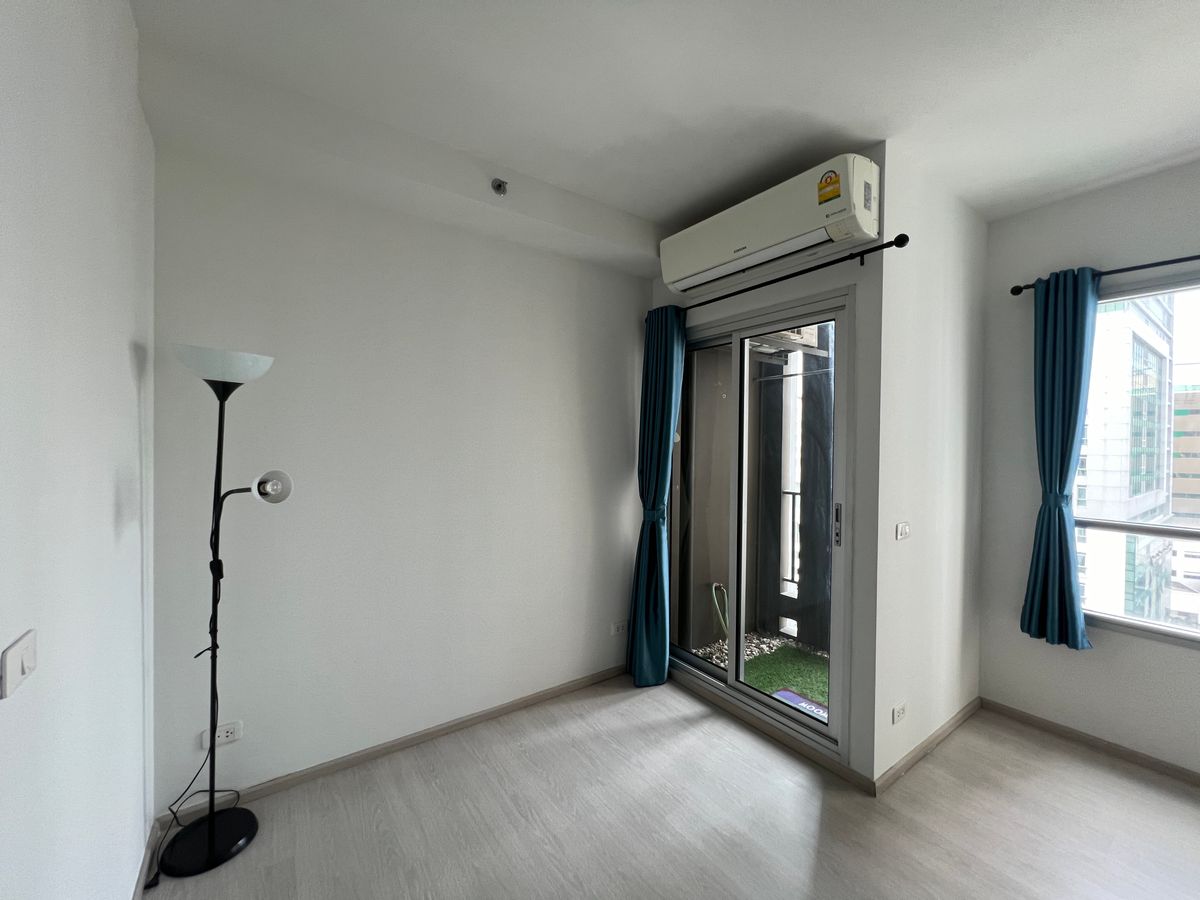 ขายคอนโดบางซื่อ วงศ์สว่าง เตาปูน : ขาย แชปเตอร์วัน ชายน์ บางโพ ห้องสวย วิวดี เดินทางสะดวก มีพื้นที่เยอะ อยู่สบาย สิ่งอำนวยความสะดวกครบเดินทางสะดวก มี 7-11 อยู่ใกล้ MRT บางโพ / รพ. บางโพเพียง 600 เมตร