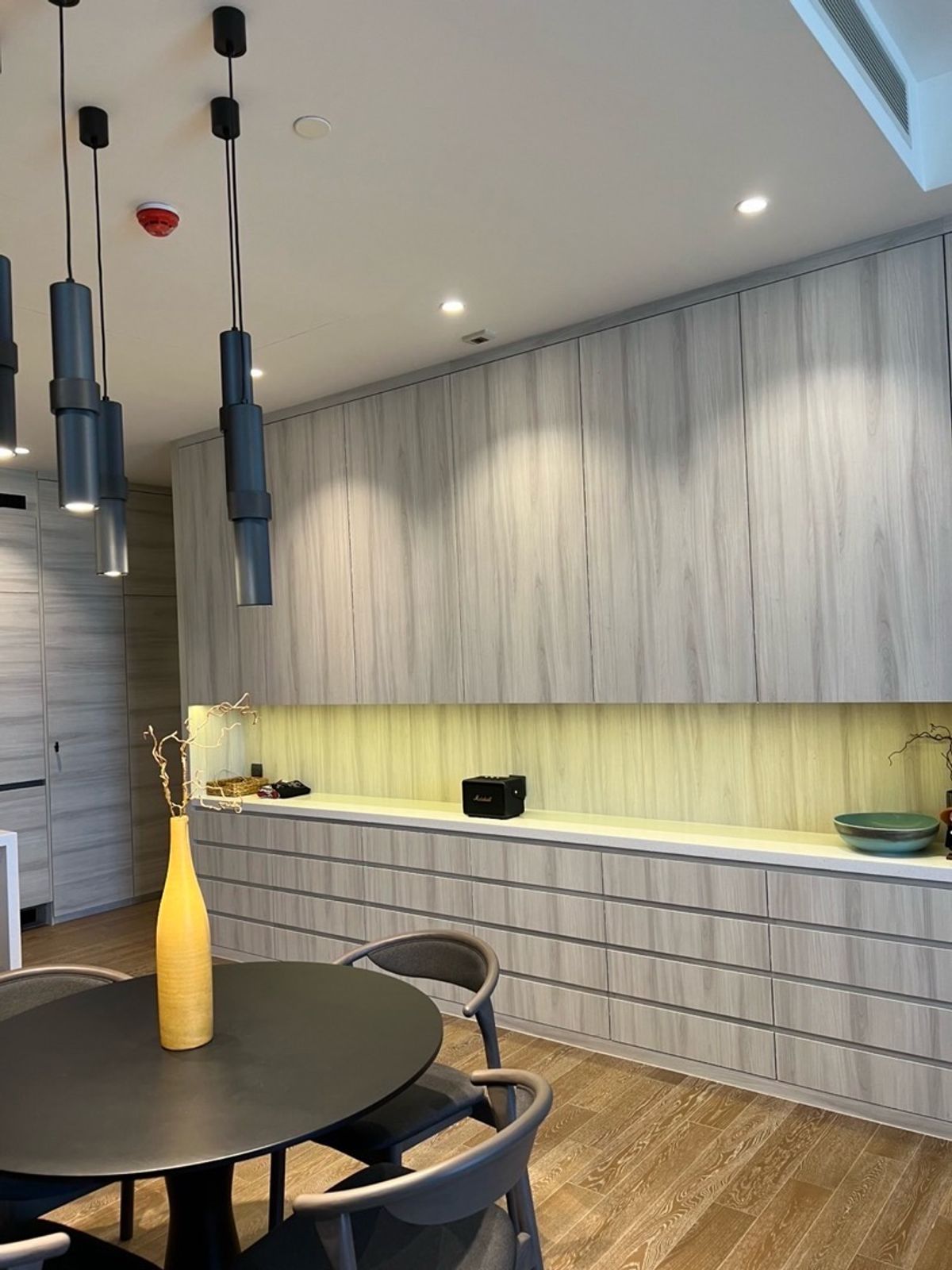 ให้เช่าคอนโดวิทยุ ชิดลม หลังสวน : ด่วน 🔥คอนโดเลี้ยงสัตว์ได้ มิวนีคหลังสวน - Muniq Langsuan, Pet friendly 2 ห้องนอน ราคาดีมาก พร้อมเฟอร์นิเจอร์