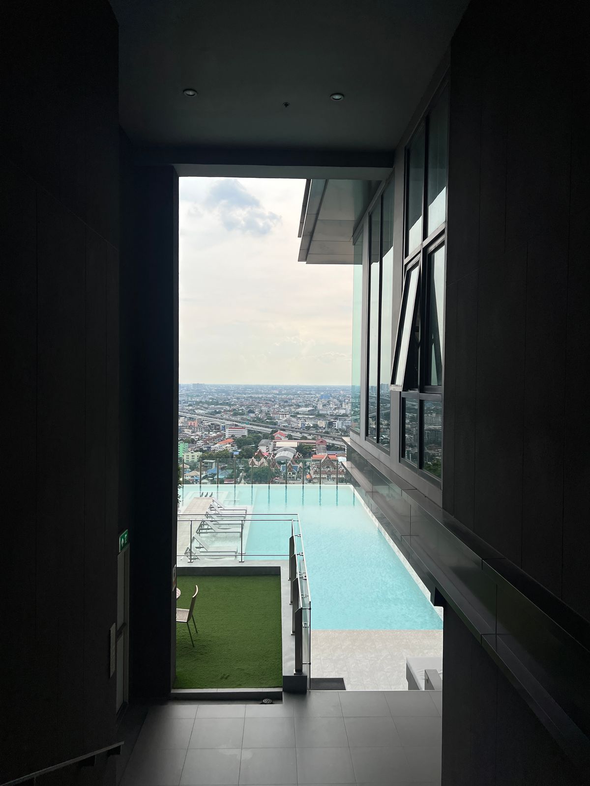 ขายคอนโดบางซื่อ วงศ์สว่าง เตาปูน : ขาย แชปเตอร์วัน ชายน์ บางโพ ห้องสวย วิวดี เดินทางสะดวก มีพื้นที่เยอะ อยู่สบาย สิ่งอำนวยความสะดวกครบเดินทางสะดวก มี 7-11 อยู่ใกล้ MRT บางโพ / รพ. บางโพเพียง 600 เมตร