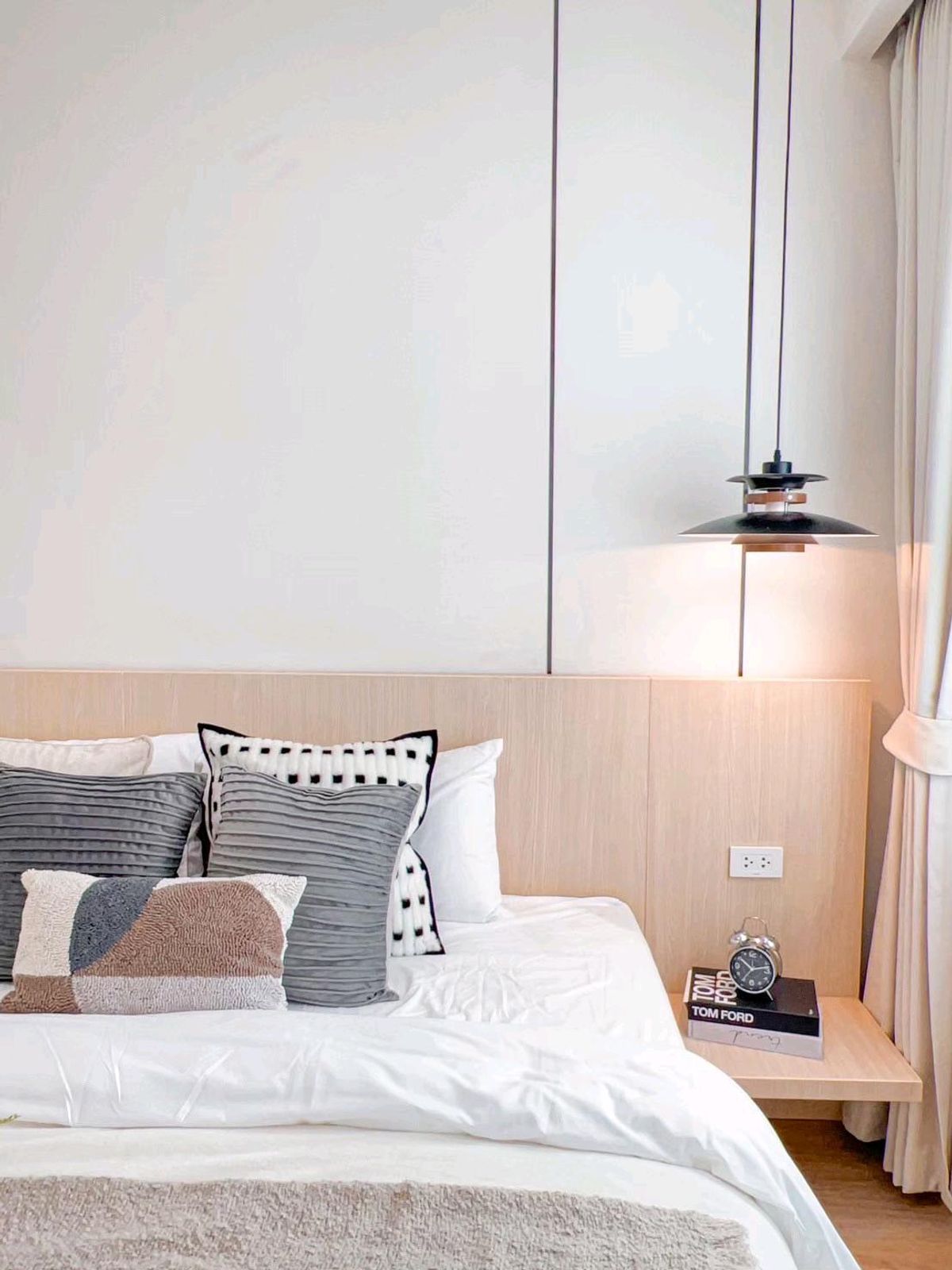 For SaleCondoRama9, Petchburi, RCA : Condo near the electric train can walk 2 large, 1, in the heart of Rama 9, near MRT, only 750 meters.