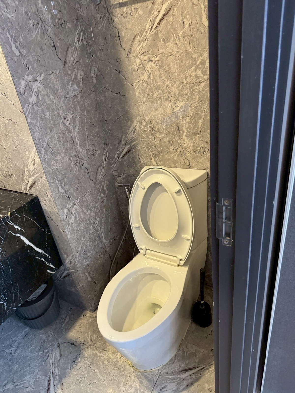 For RentCondoSukhumvit, Asoke, Thonglor : (For Rent)  1 Bed 1 Bath 34 Sqm. Fully furnished - READY TO MOVE IN ㅡ Next to 🚆20 meters from MRT Sukhumvit