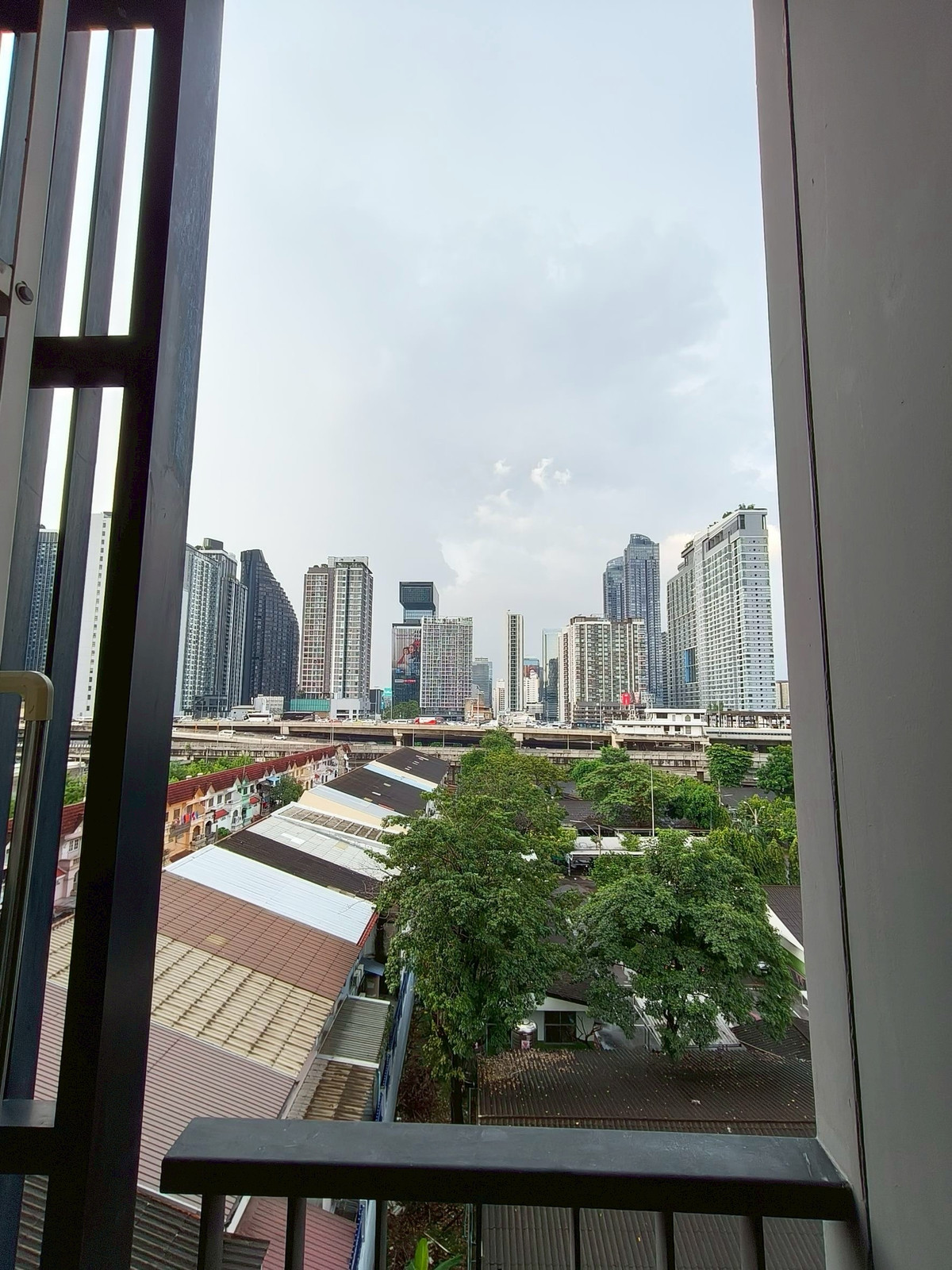 ให้เช่าคอนโดพระราม 9 เพชรบุรีตัดใหม่ RCA : ให้ เช่า ด่วน Life asoke ไลฟ์ อโศก 1bed+ plus พร้อมอยู่  (1bed Plus)