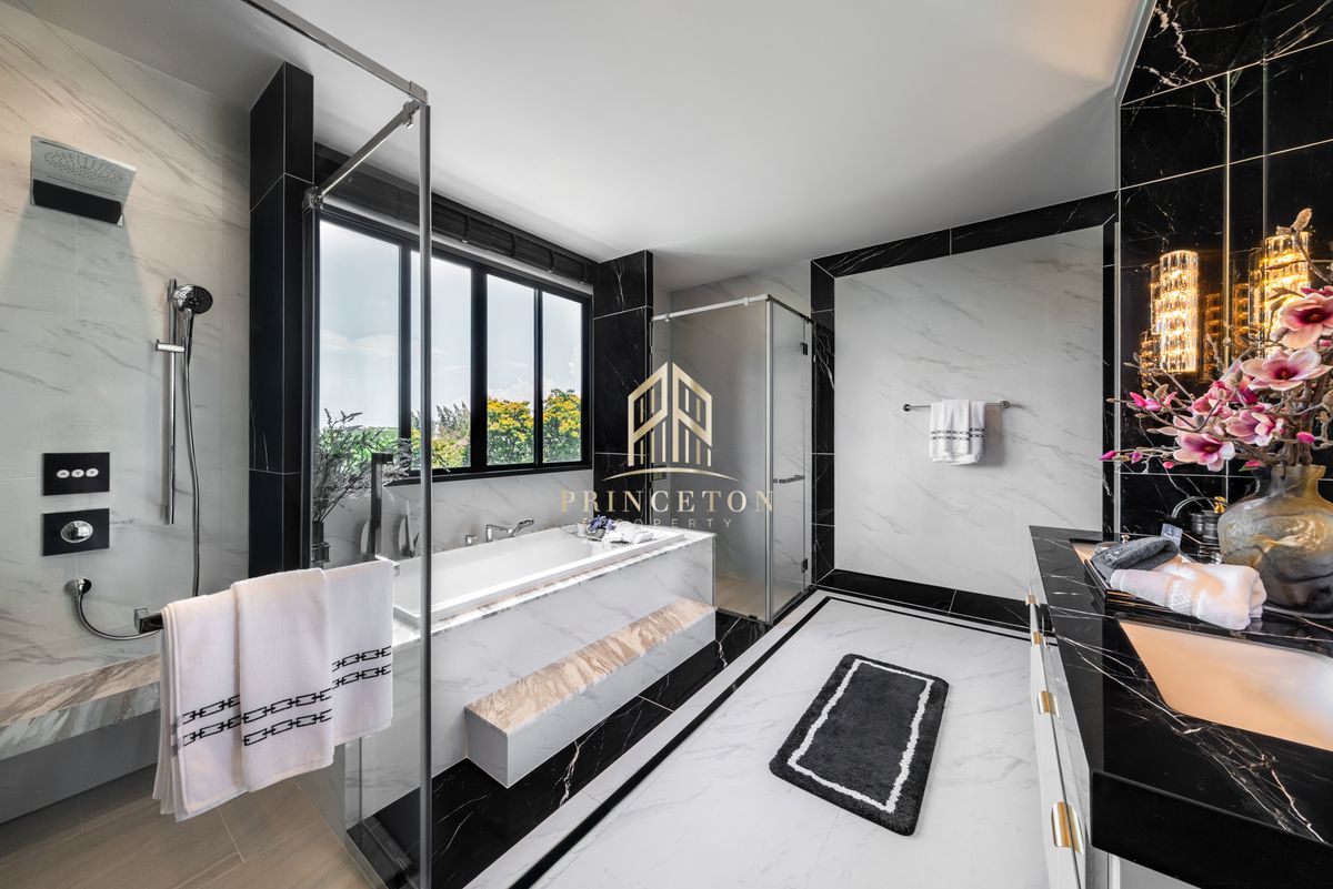 For SaleHouseBangna, Bearing, Lasalle : Exclusive 3-Storey Luxury House, CINQ ROYAL The Eighteen, Bangna KM.7 📞092-4252445