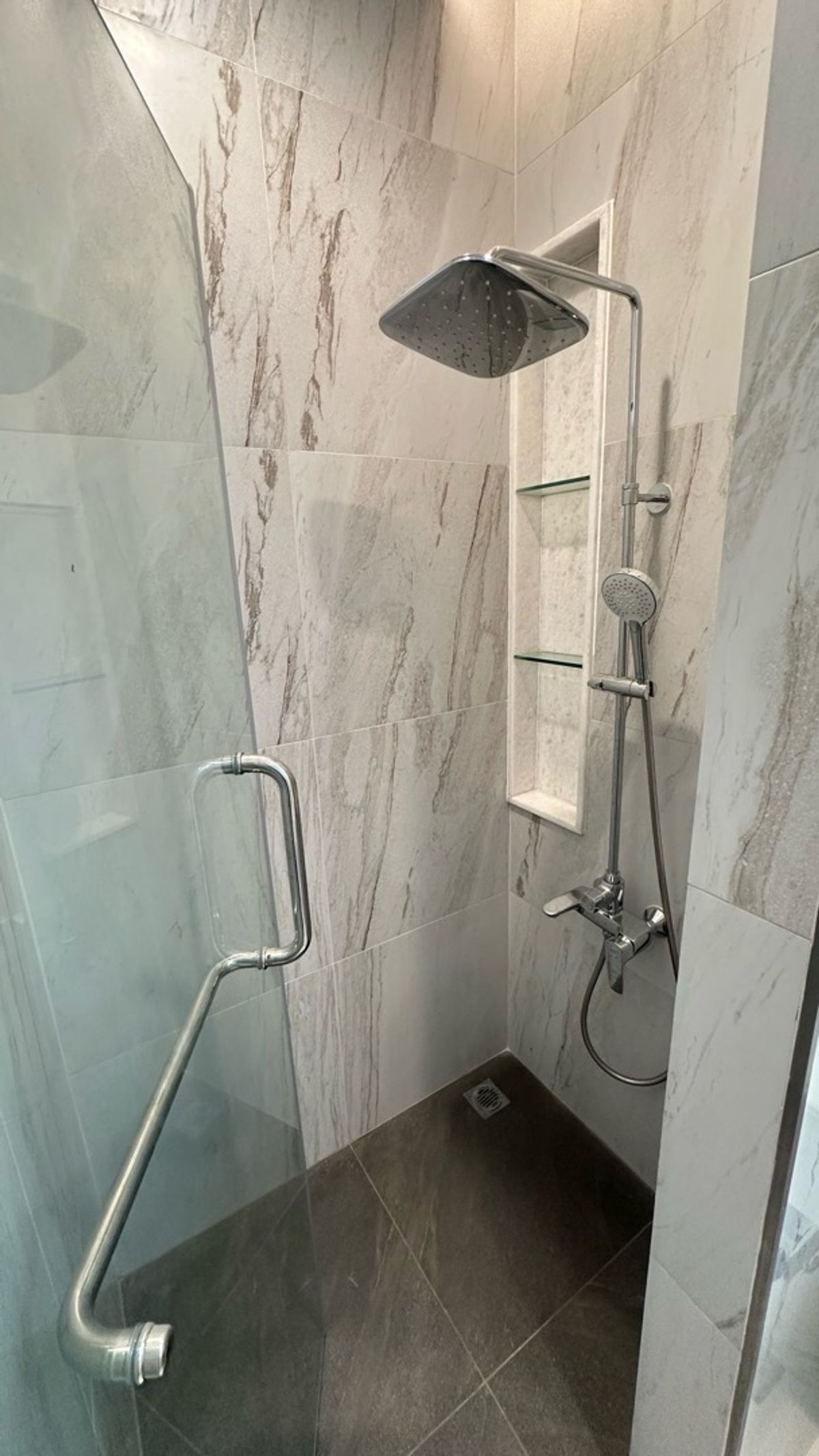 ให้เช่าทาวน์โฮมสุขุมวิท อโศก ทองหล่อ : ให้เช่า ทาวน์เฮ้าส์ 2 ชั้น  พื้นที่ 230 ตารางเมตร ทำเล พร้อมพงษ์ – ทองหล่อ