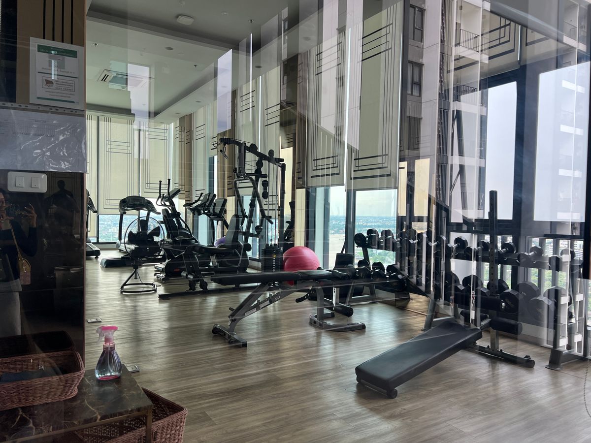 ขายคอนโดบางซื่อ วงศ์สว่าง เตาปูน : ขาย แชปเตอร์วัน ชายน์ บางโพ ห้องสวย วิวดี เดินทางสะดวก มีพื้นที่เยอะ อยู่สบาย สิ่งอำนวยความสะดวกครบเดินทางสะดวก มี 7-11 อยู่ใกล้ MRT บางโพ / รพ. บางโพเพียง 600 เมตร