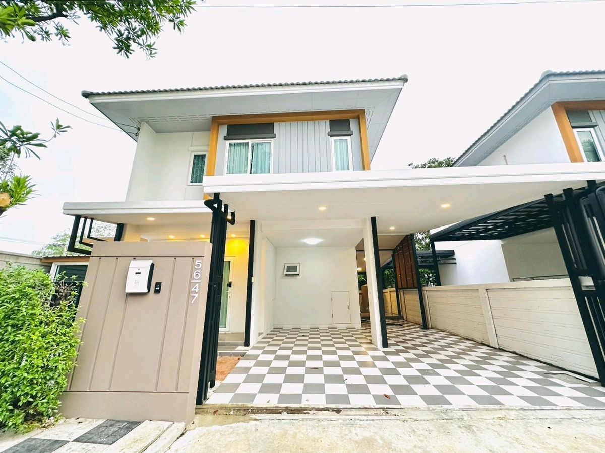 ขายทาวน์โฮมนวมินทร์ รามอินทรา : บ้านเดี่ยว 2 ชั้น หมู่บ้าน เซนส์ สายไหม 56 รีโนเวทแล้วพร้อมอยู่ ต่อเติมหลังคา จอดรถ และหลังคาด้านข้างด้านหลังครบ สถานีรถไฟฟ้าสายสีเขียว บิ๊กซี แม็คโคร โลตัส ตลาดเอซีสายไหม ใกล้สนามบินดอนเมือง ใกล้ทางด่วน ใกล้มอเตอร์เวย์