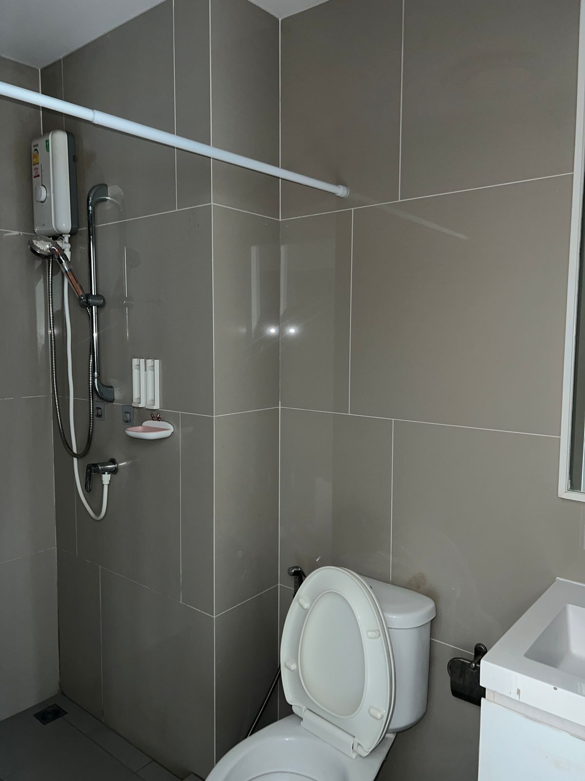 ขายคอนโดบางซื่อ วงศ์สว่าง เตาปูน : ขาย แชปเตอร์วัน ชายน์ บางโพ ห้องสวย วิวดี เดินทางสะดวก มีพื้นที่เยอะ อยู่สบาย สิ่งอำนวยความสะดวกครบเดินทางสะดวก มี 7-11 อยู่ใกล้ MRT บางโพ / รพ. บางโพเพียง 600 เมตร