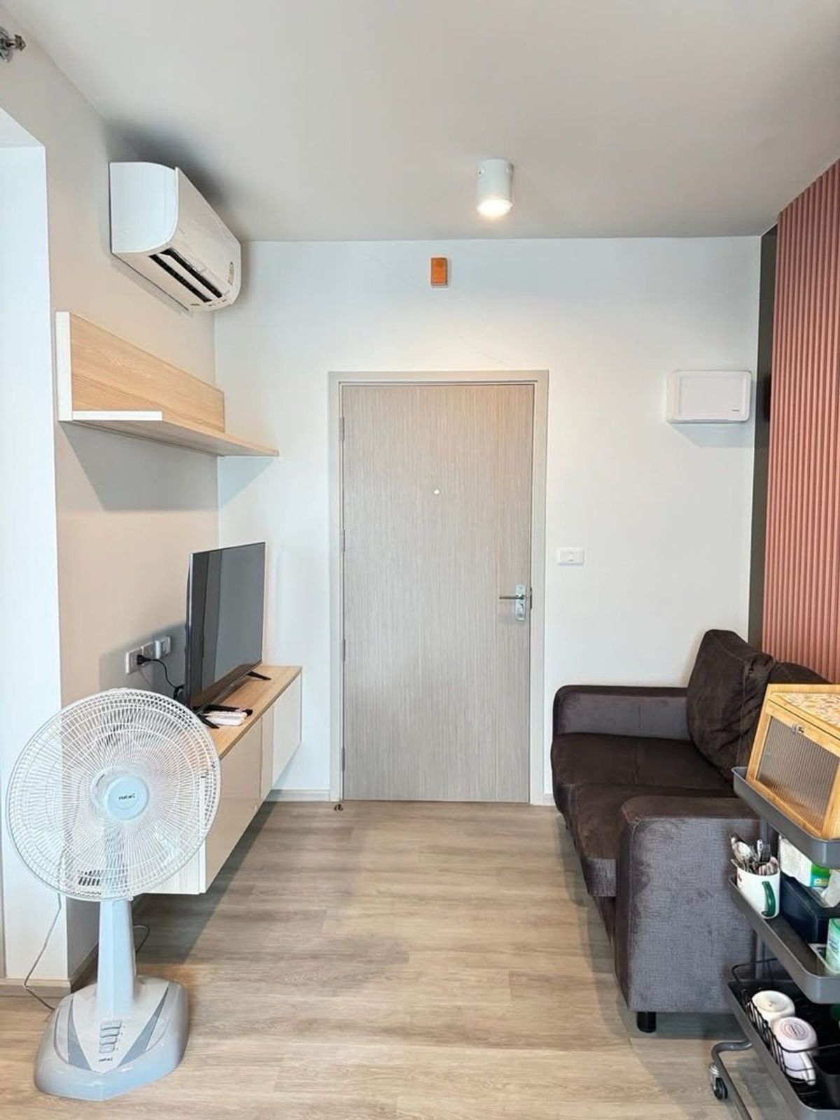 For RentCondoPinklao, Charansanitwong : Rent RR700 IDEO Charan 70 - Riverview. Beautiful room, complete furniture near the Bangplad MRT.