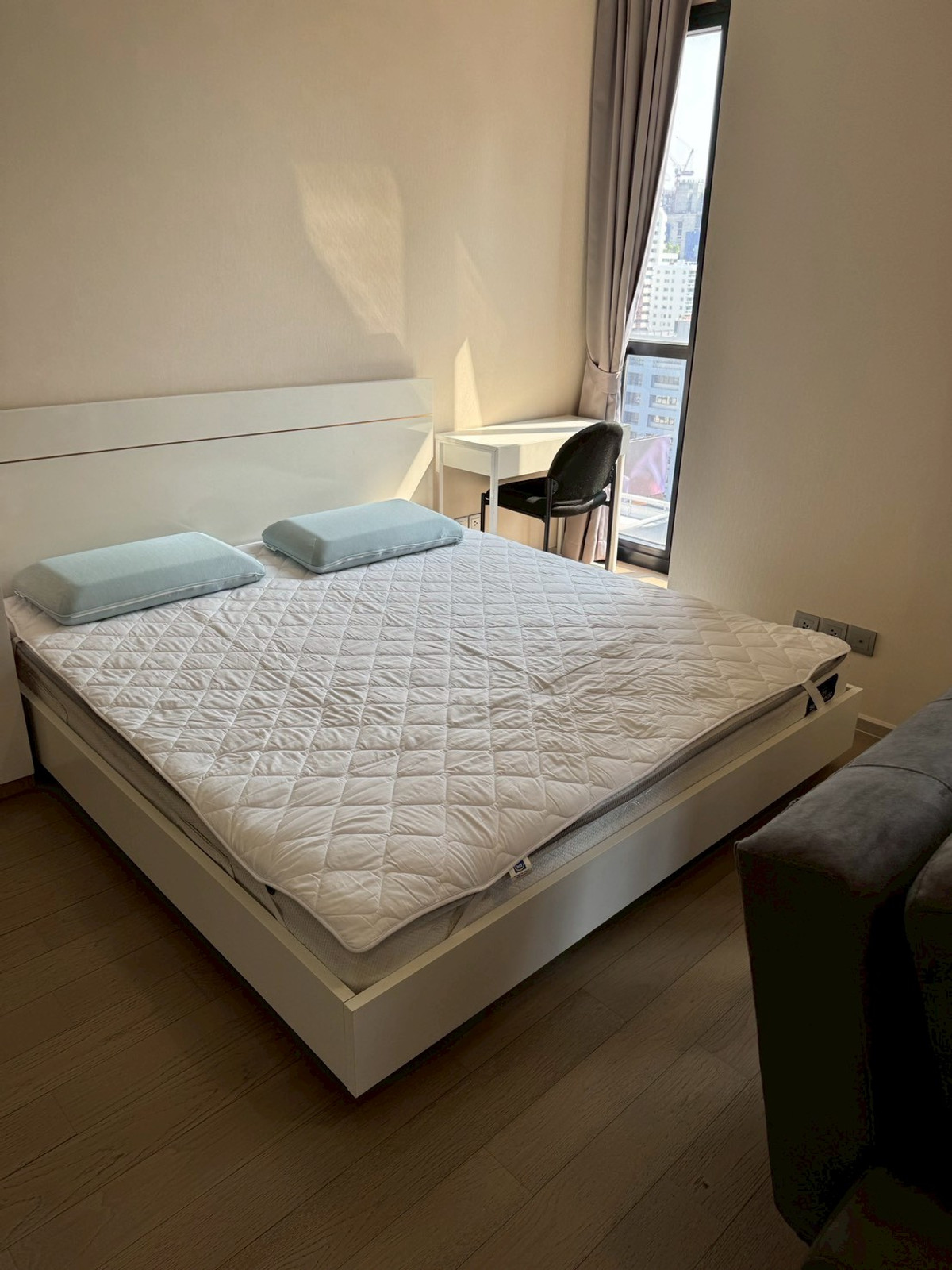 For RentCondoSukhumvit, Asoke, Thonglor : (For Rent)  1 Bed 1 Bath 34 Sqm. Fully furnished - READY TO MOVE IN ㅡ Next to 🚆20 meters from MRT Sukhumvit