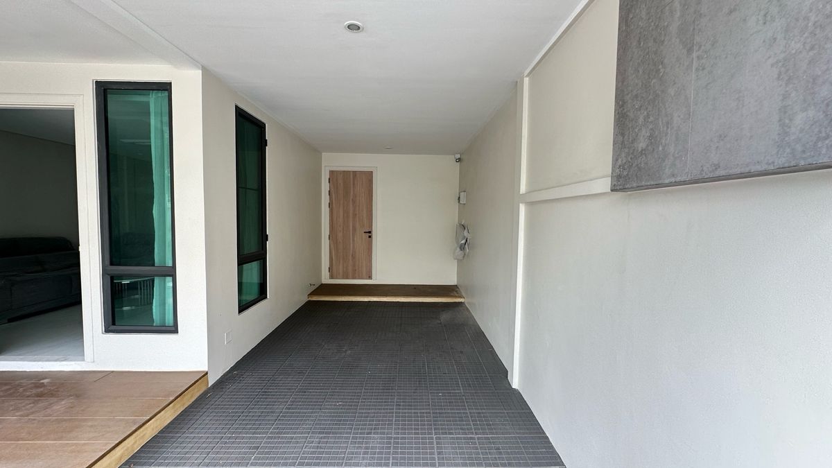 ให้เช่าทาวน์โฮมสุขุมวิท อโศก ทองหล่อ : ให้เช่า ทาวน์เฮ้าส์ 2 ชั้น  พื้นที่ 230 ตารางเมตร ทำเล พร้อมพงษ์ – ทองหล่อ