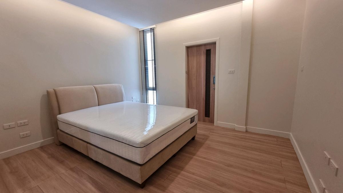 ให้เช่าทาวน์โฮมสุขุมวิท อโศก ทองหล่อ : ให้เช่า ทาวน์เฮ้าส์ 2 ชั้น ยูนิตมุม พื้นที่ 230 ตารางเมตร ทำเล พร้อมพงษ์ – ทองหล่อ