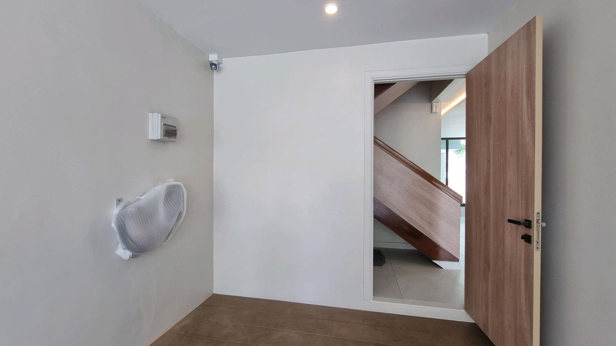 ให้เช่าทาวน์โฮมสุขุมวิท อโศก ทองหล่อ : ให้เช่า ทาวน์เฮ้าส์ 2 ชั้น ยูนิตมุม พื้นที่ 230 ตารางเมตร ทำเล พร้อมพงษ์ – ทองหล่อ