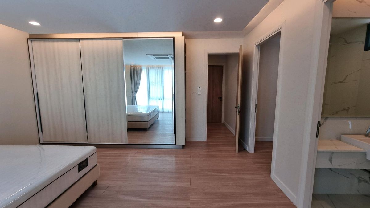 ให้เช่าทาวน์โฮมสุขุมวิท อโศก ทองหล่อ : ให้เช่า ทาวน์เฮ้าส์ 2 ชั้น ยูนิตมุม พื้นที่ 230 ตารางเมตร ทำเล พร้อมพงษ์ – ทองหล่อ