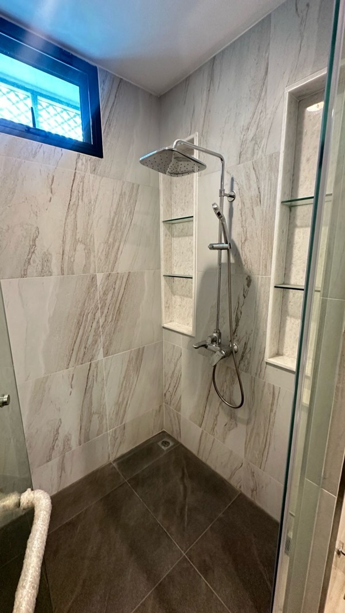 ให้เช่าทาวน์โฮมสุขุมวิท อโศก ทองหล่อ : ให้เช่า ทาวน์เฮ้าส์ 2 ชั้น  พื้นที่ 230 ตารางเมตร ทำเล พร้อมพงษ์ – ทองหล่อ