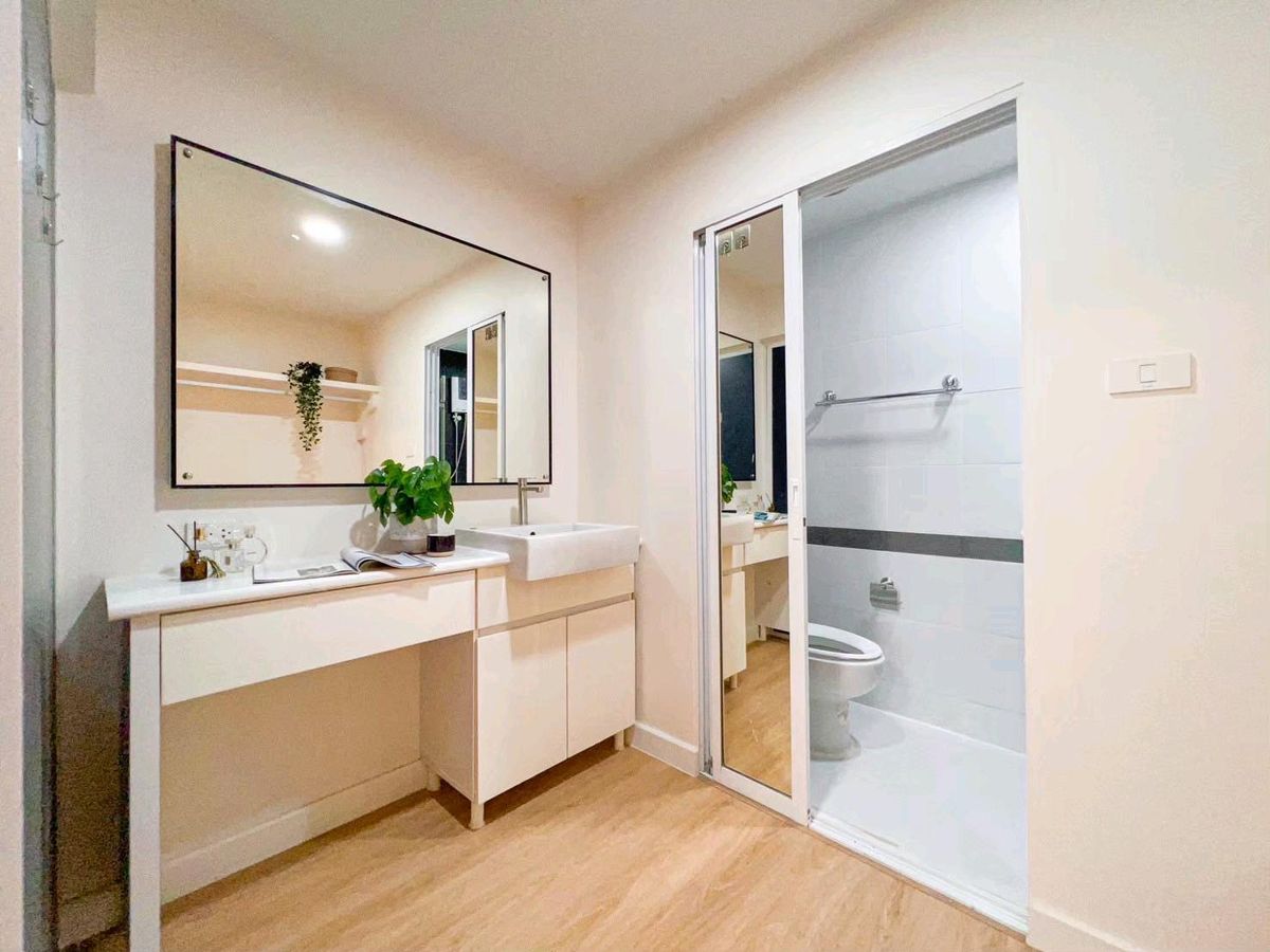 For SaleCondoRama9, Petchburi, RCA : Condo near the electric train can walk 2 large, 1, in the heart of Rama 9, near MRT, only 750 meters.