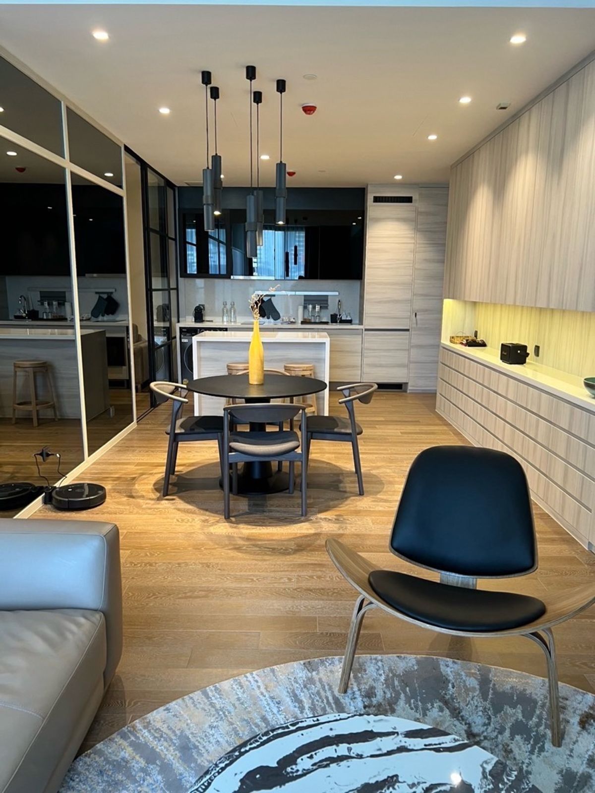 ให้เช่าคอนโดวิทยุ ชิดลม หลังสวน : ด่วน 🔥คอนโดเลี้ยงสัตว์ได้ มิวนีคหลังสวน - Muniq Langsuan, Pet friendly 2 ห้องนอน ราคาดีมาก พร้อมเฟอร์นิเจอร์