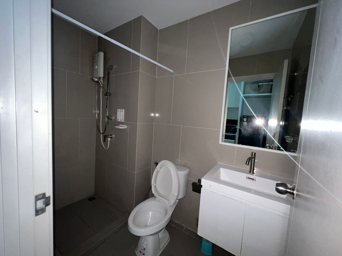 ขายคอนโดบางซื่อ วงศ์สว่าง เตาปูน : ขาย แชปเตอร์วัน ชายน์ บางโพ ห้องสวย วิวดี เดินทางสะดวก มีพื้นที่เยอะ อยู่สบาย สิ่งอำนวยความสะดวกครบเดินทางสะดวก มี 7-11 อยู่ใกล้ MRT บางโพ / รพ. บางโพเพียง 600 เมตร